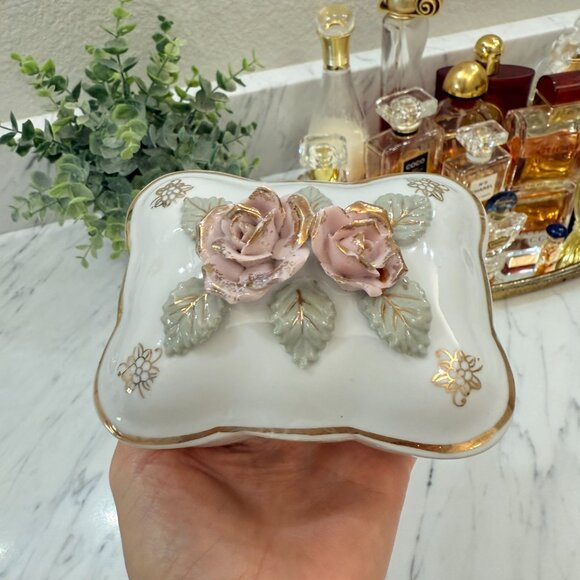 Vintage Lipper Mann (L&M) Bond Ware Trinket Box, Porcelain with Roses &Gold - Picture 9 of 17